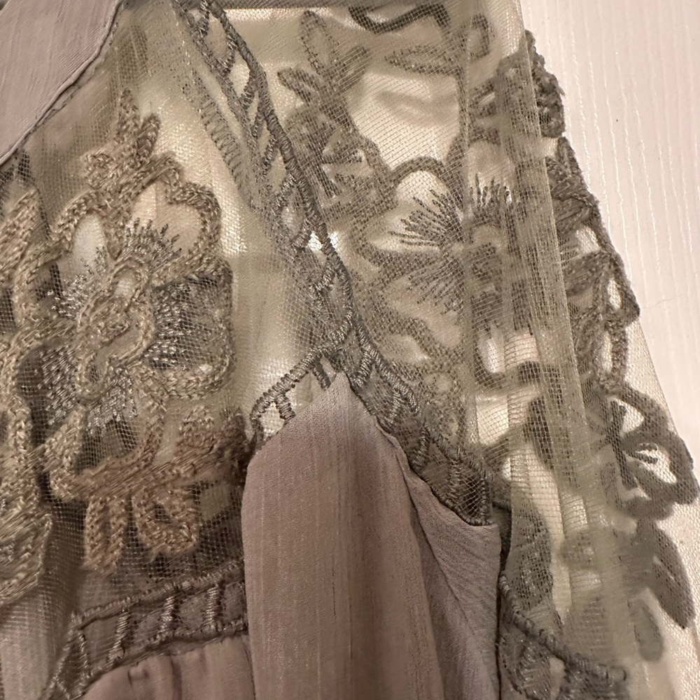 Lace and solid top - Picture 4 of 8
